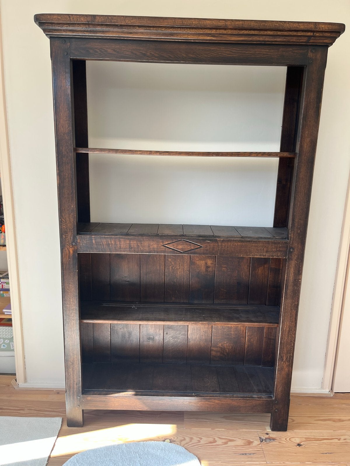 Massief dinkerbruin Eiken Boekenkast, Ophalen, Met plank(en), Gebruikt, 100 tot 150 cm