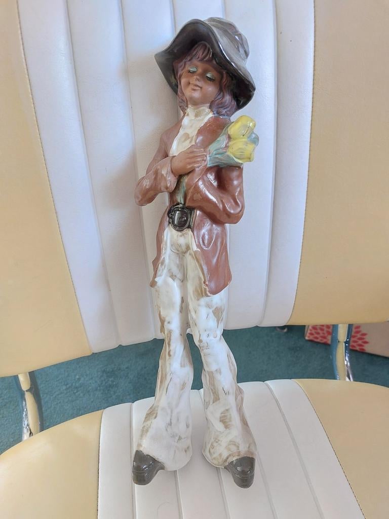 Vintage 36 cm beeldje jr60 dame met bloemen, jaren '70 stijl, Ophalen of Verzenden, Zo goed als nieuw, Dier