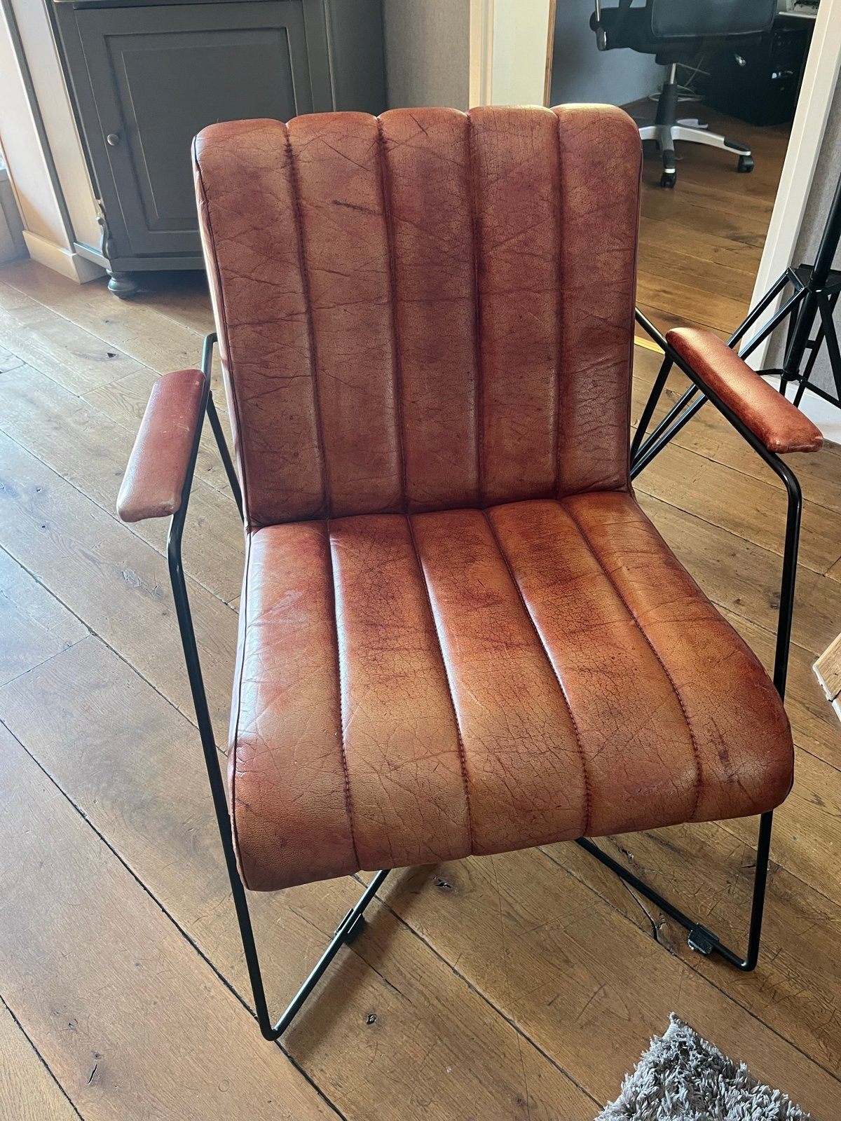 Industriële fauteuil - Cognac leer en zwart metaal, Huis en Inrichting, Stoelen, Gebruikt, Bruin, Leer, Ophalen of Verzenden