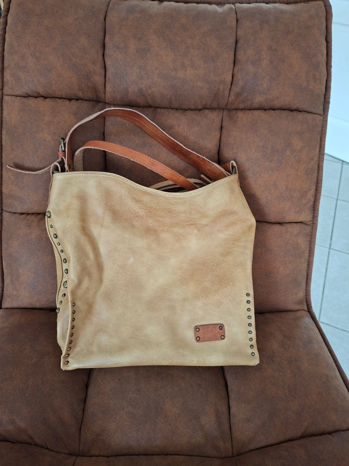 Leuke tas met studs, Ophalen of Verzenden, Zo goed als nieuw, Bruin, Handtas