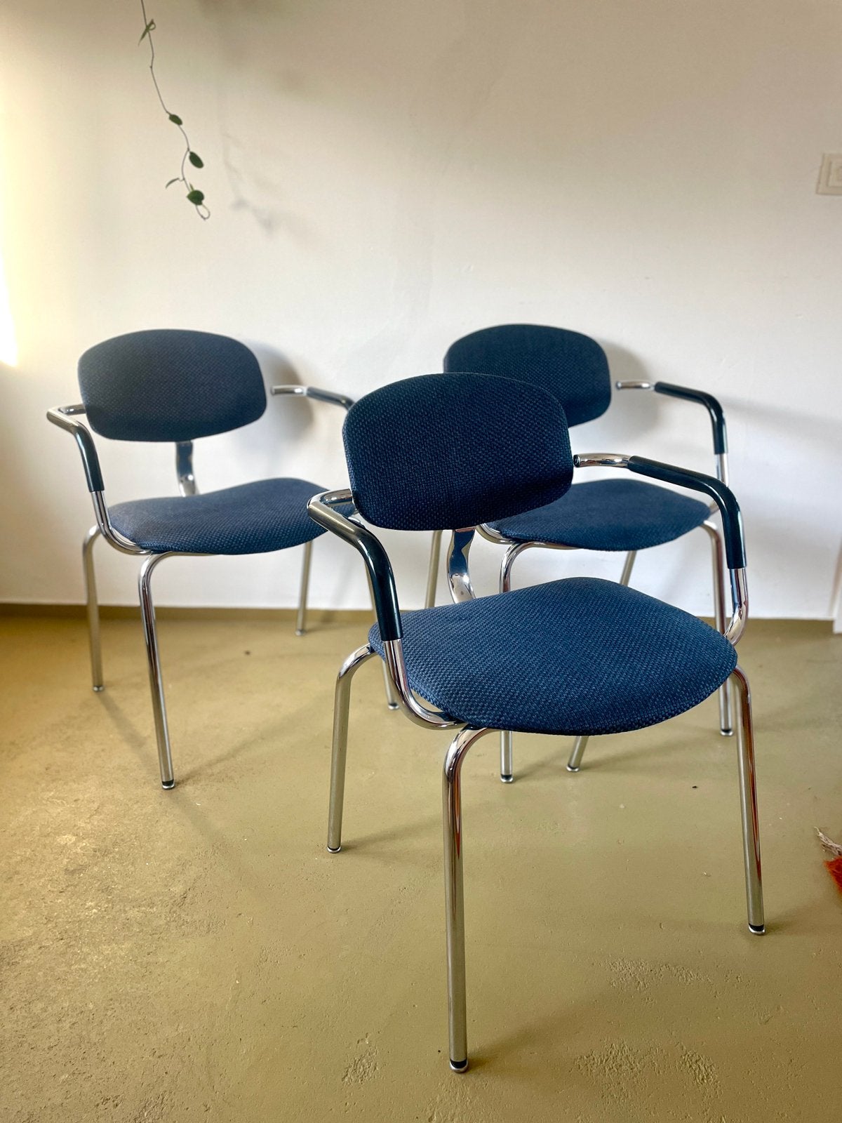 Vintage bauhaus stapelbare stoelen, Huis en Inrichting, Stoelen, Blauw, Ophalen of Verzenden, Zo goed als nieuw, Vier