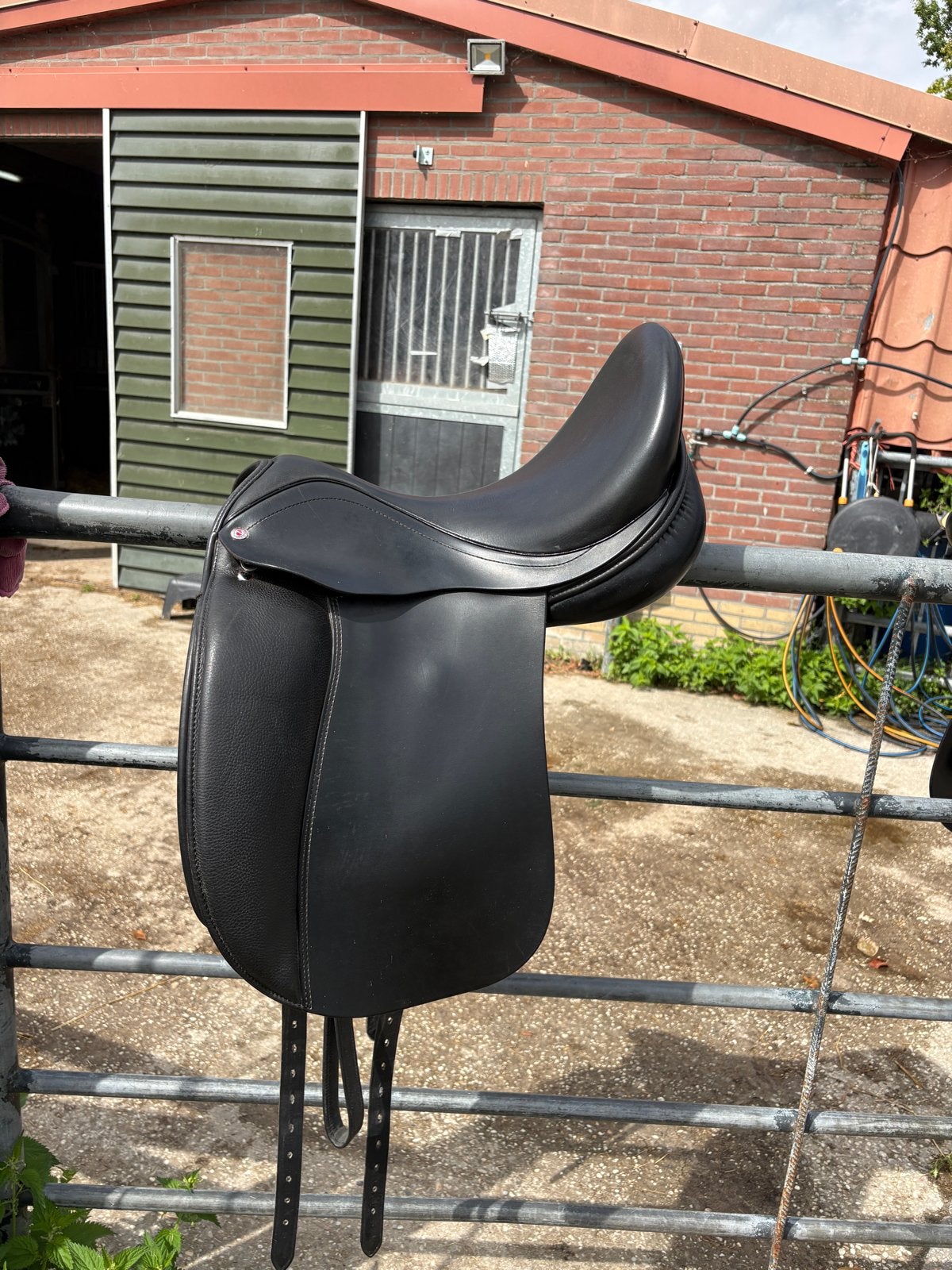 Ninon Schutte dressuurzadel, L (17.5 inch), Dressuur, Inclusief stijgbeugels, Ophalen of Verzenden