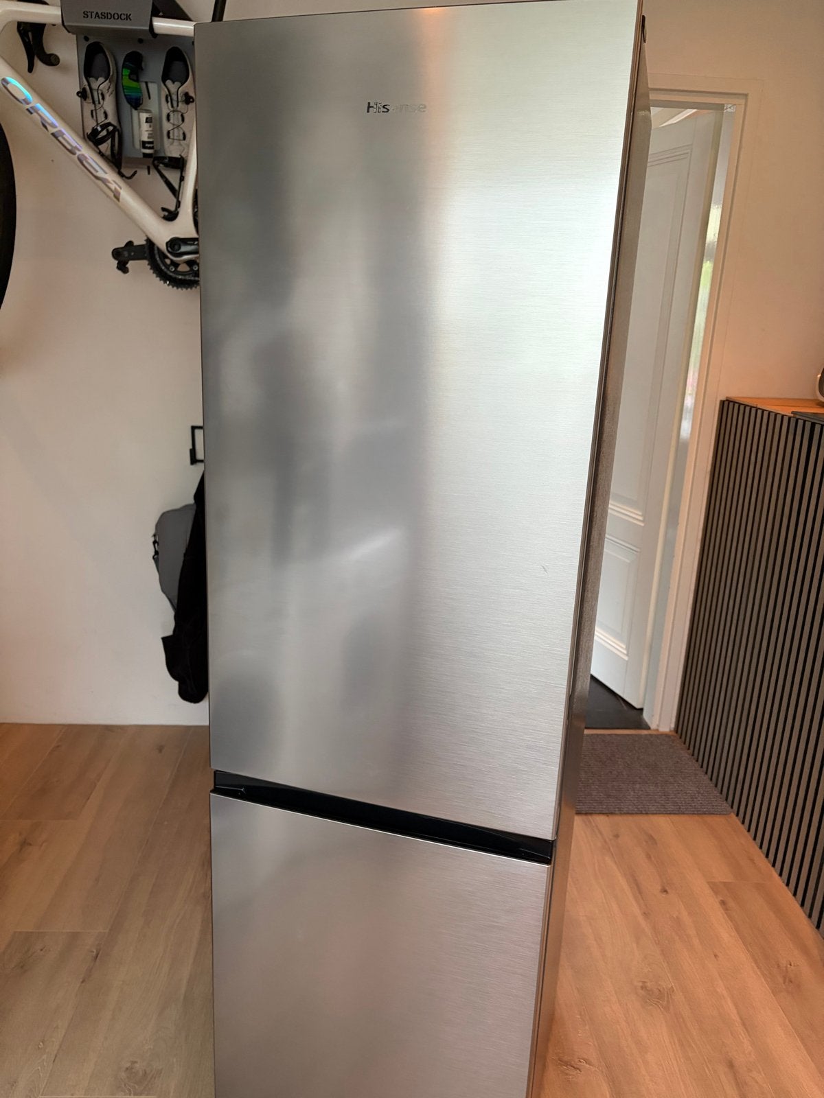 Hisense Koelkast met Vriezer - Zo goed als nieuw, 150 tot 200 liter, 60 cm of meer, Met aparte vriezer, Zo goed als nieuw