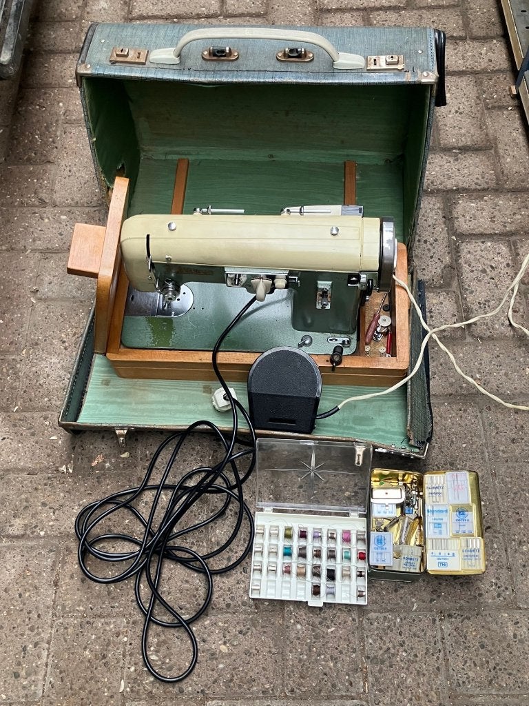 Zeer degelijke. Einer elektrische naaimachine met toebehoren, Ophalen, Gebruikt, Naaimachine, Overige merken