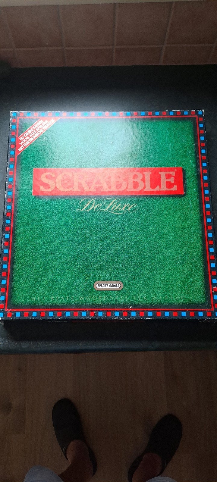Scrabble De Luxe  met timer en draaiplatau, Hobby en Vrije tijd, Gezelschapsspellen | Bordspellen, Drie of vier spelers, Ophalen of Verzenden