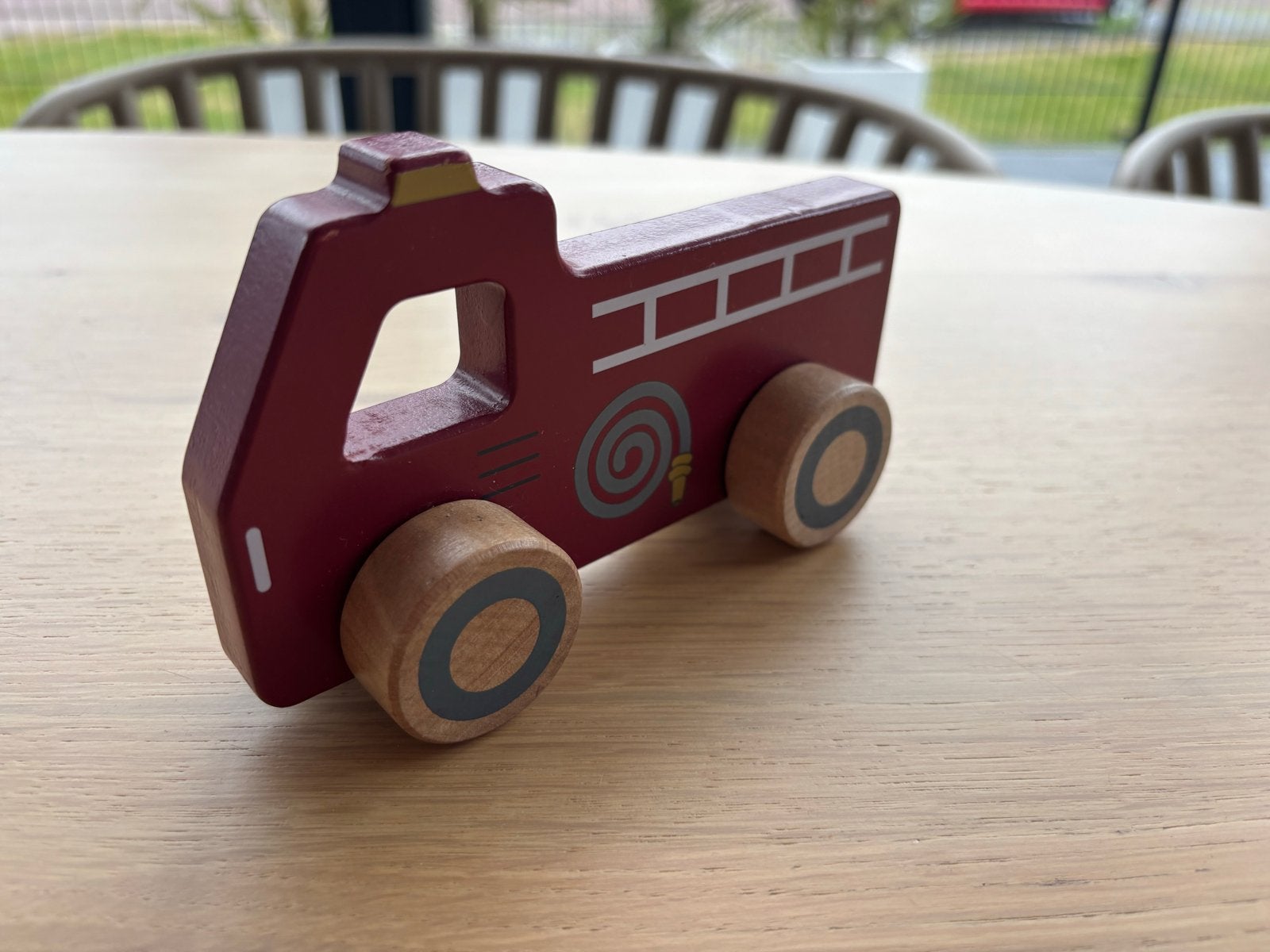 Little Dutch Houten Brandweerauto schoencadeau sinterklaas, Kinderen en Baby's, Ophalen of Verzenden, Zo goed als nieuw, Rij- of Hobbelspeelgoed