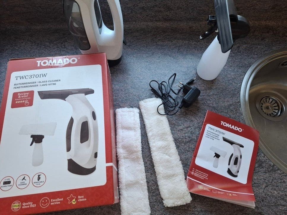 Tomado Elektrische Ruitenreiniger TWC3701W Compleet, Witgoed en Apparatuur, Ophalen, Nieuw