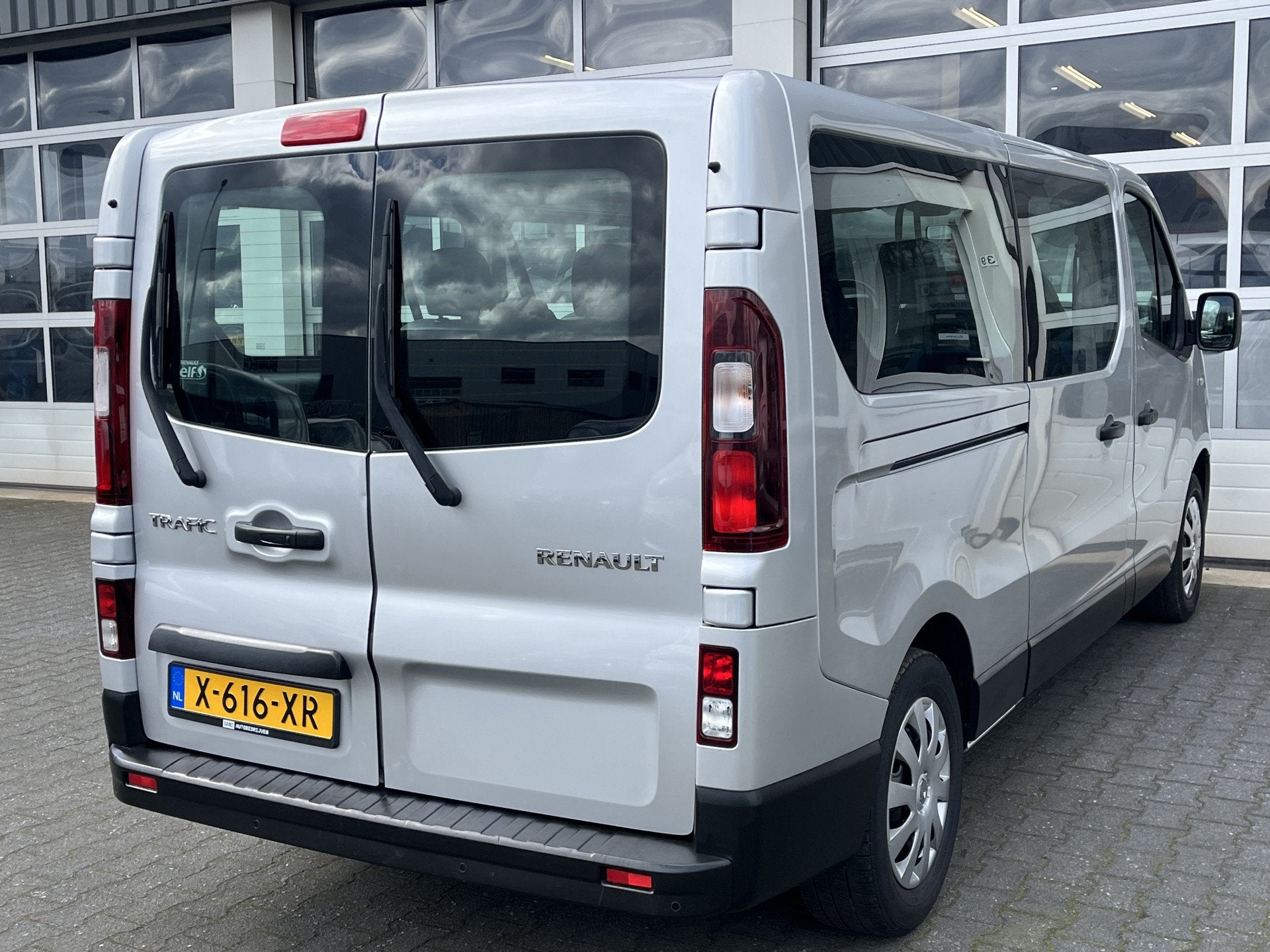 Renault Trafic Passenger 1.6 dCi BTW / BPM vrij Marge Lengte, Auto's, Renault, Voorwielaandrijving, Stof, Gebruikt, 2000 kg