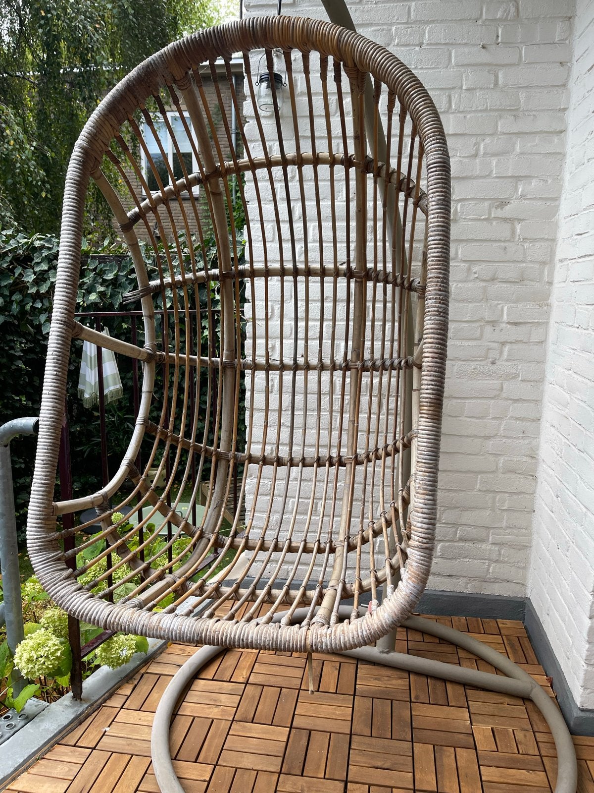 Comfortabele rotan hangstoel met standaard, Tuin en Terras, Ophalen, Gebruikt, Rotan