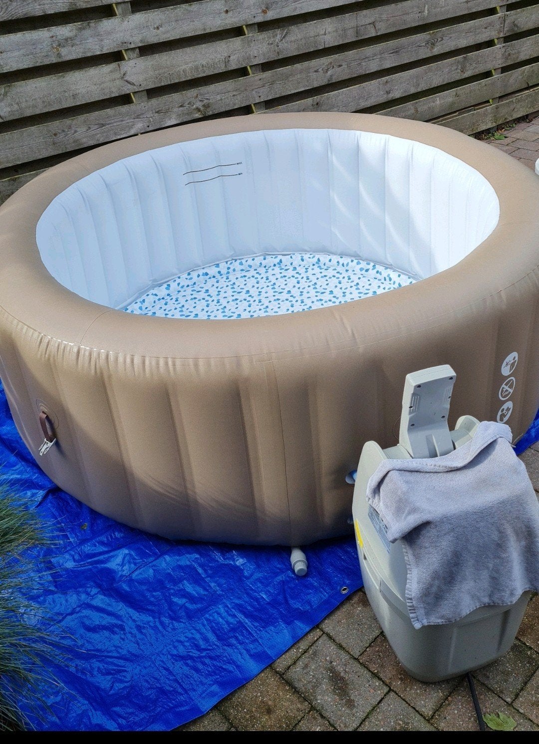 Opblaasbare Jacuzzi intex - Zo goed als nieuw, Tuin en Terras, Ophalen, Zo goed als nieuw, Pomp, Opblaasbaar