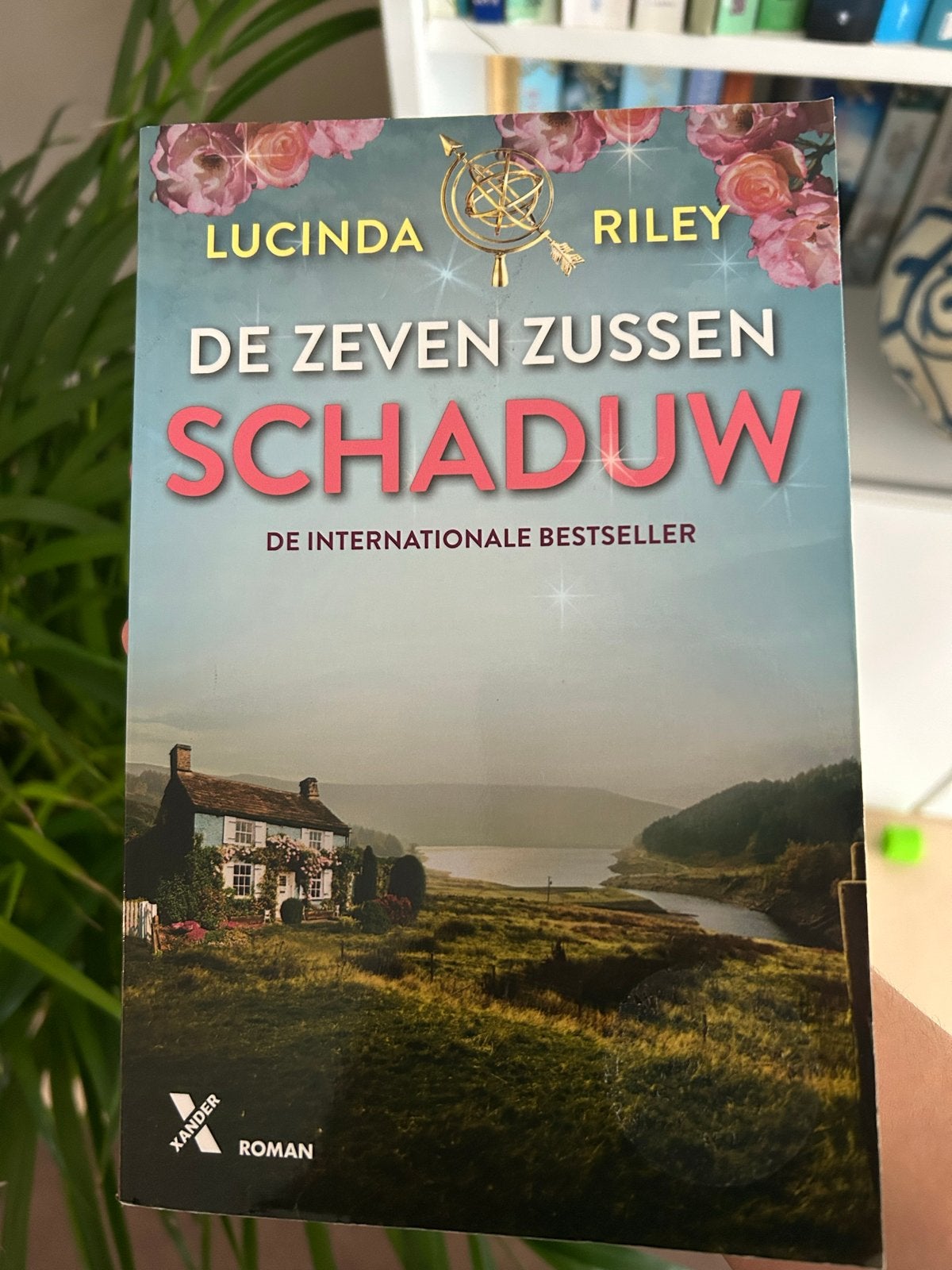 De Zeven Zussen: Schaduw - Lucinda Riley (Zo goed als nieuw), Boeken, Ophalen of Verzenden, Zo goed als nieuw, Nederland