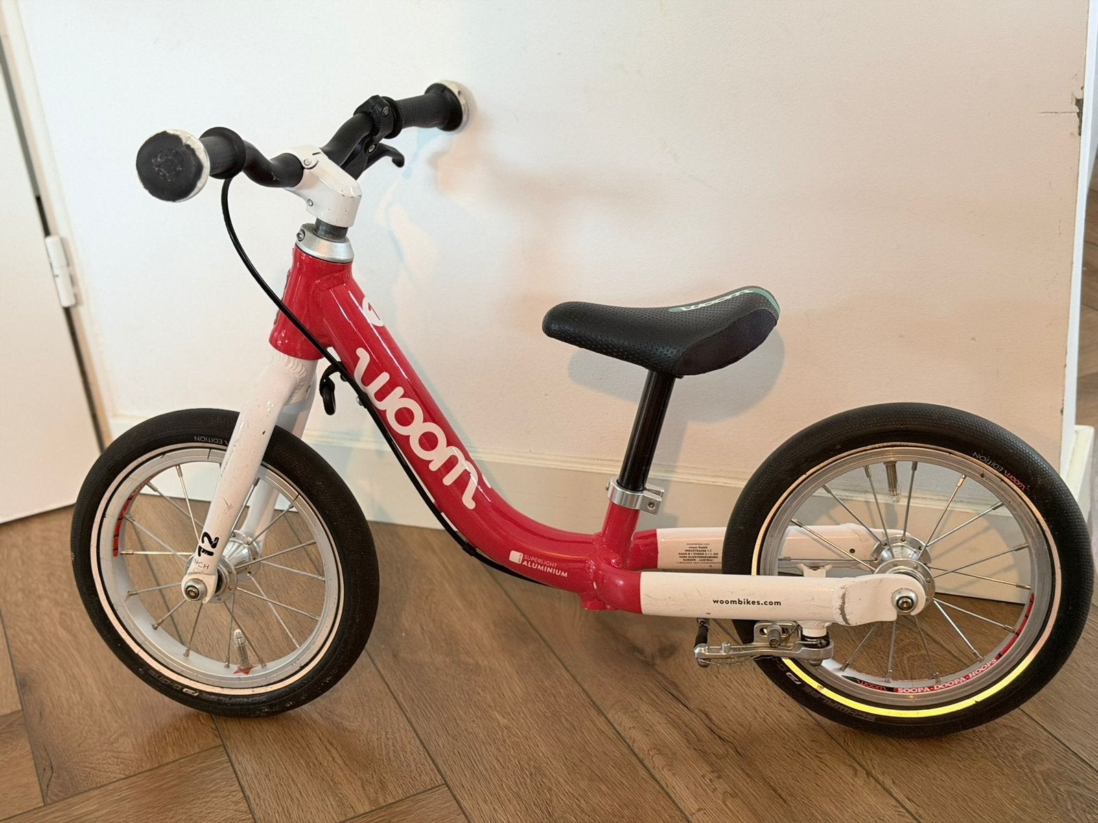 Rode Woom 1 loopfiets, Fietsen en Brommers, Fietsen | Kinderfietsjes, Gebruikt, Minder dan 16 inch, Ophalen