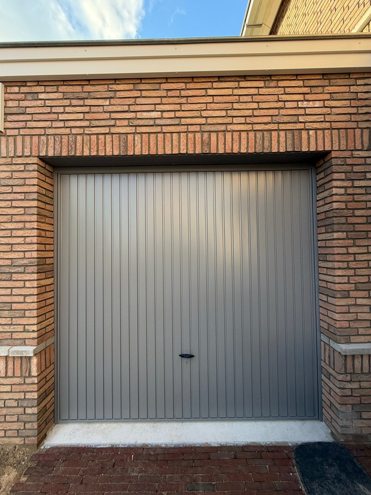 Garagedeur zgan, Doe-het-zelf en Verbouw, Deuren en Horren, Zo goed als nieuw, Garagedeur, 200 tot 215 cm, 120 cm of meer, Metaal