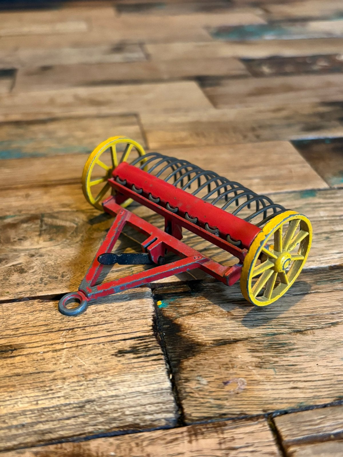 Dinky Toys 27K Hay Rake #324 uit 1953 – compleet & werkend, Ophalen of Verzenden, Zo goed als nieuw, Auto, Dinky Toys