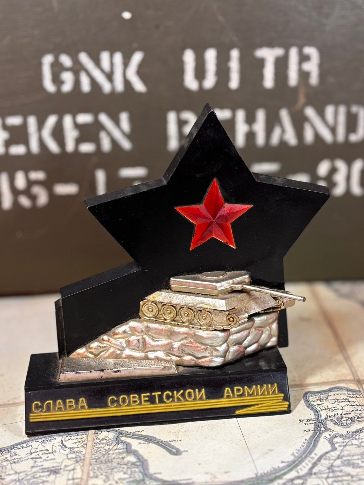 Sovjet Bureau Souvenir– T-34 Tank Glorie aan het Sovjetleger, Ophalen of Verzenden, Landmacht
