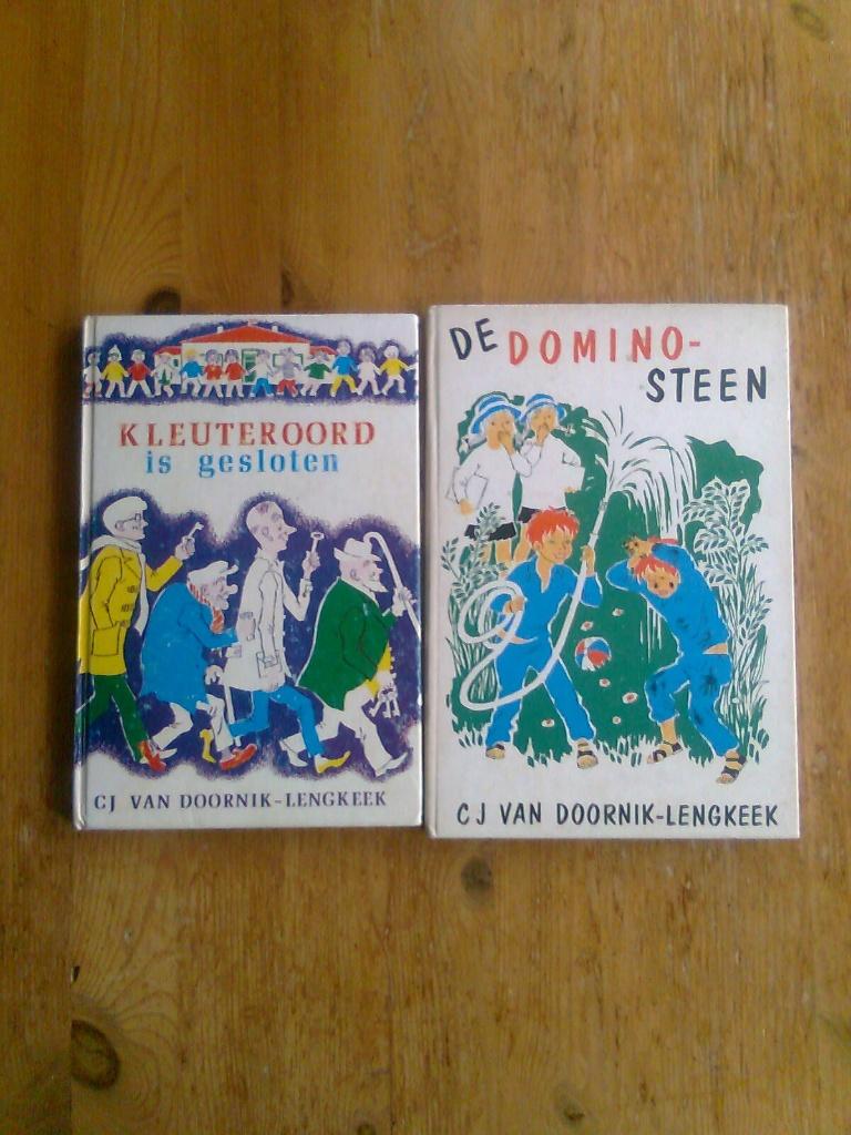 De dominosteen/Kleuteroord is gesloten, van Doornik-Lengkeek, Ophalen of Verzenden, Gelezen, Fictie algemeen