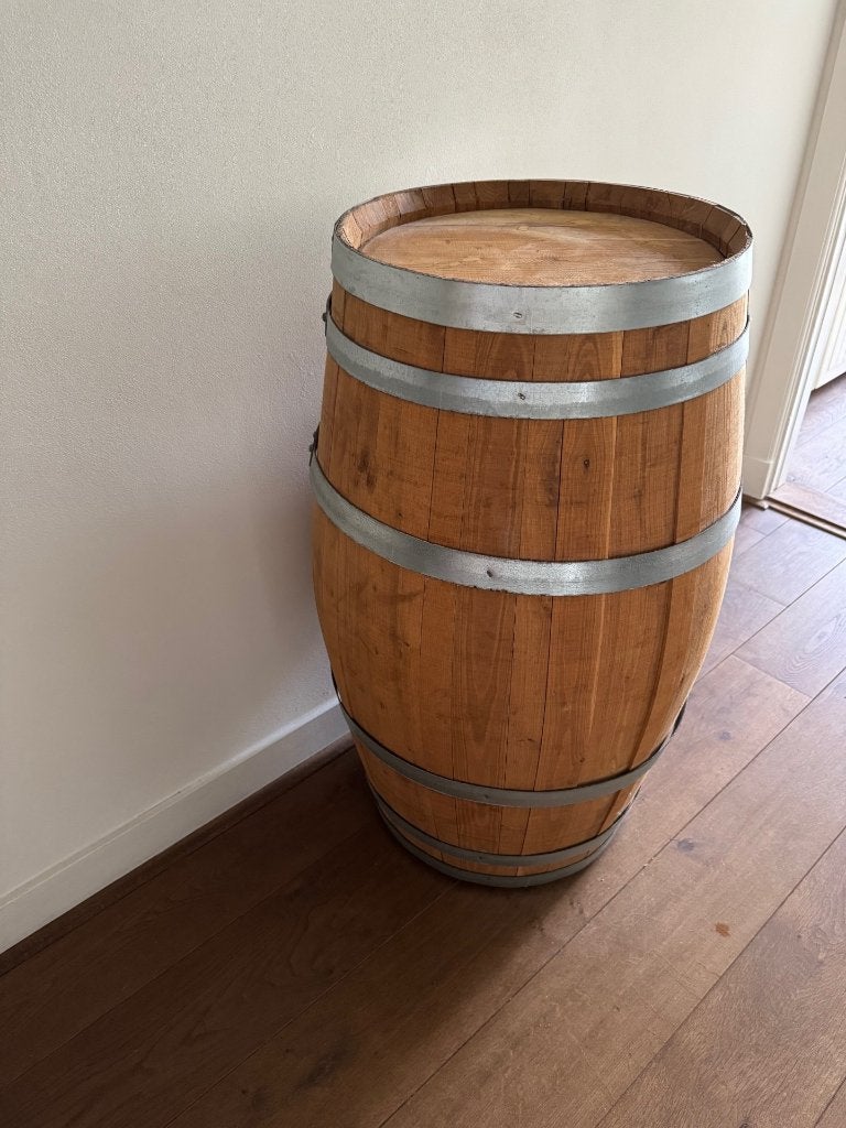 Decoratief vat hout (Decorative wooden barrel), Ophalen