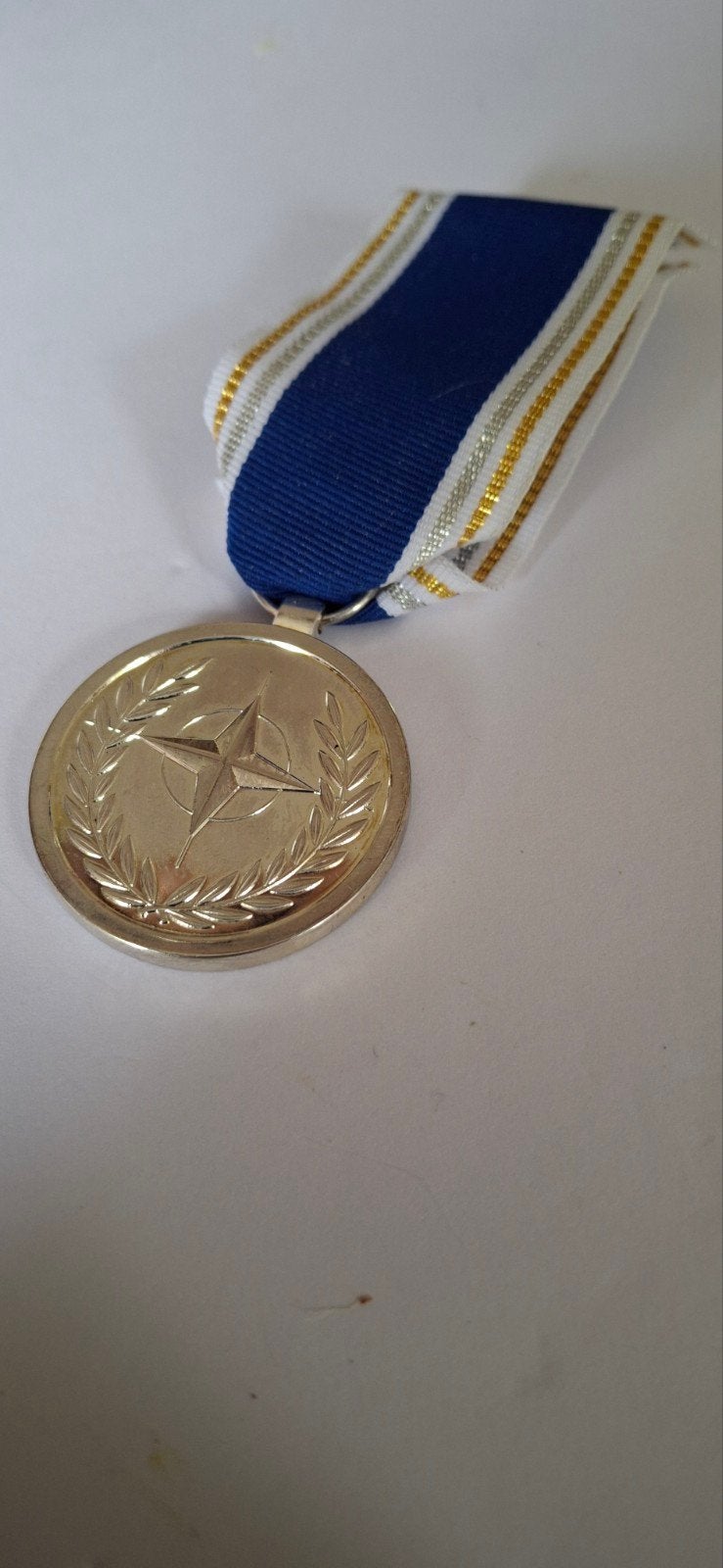 NATO Meritorious Service Medaille 2003, Ophalen of Verzenden, Landmacht, Nederland, Lintje, Medaille of Wings