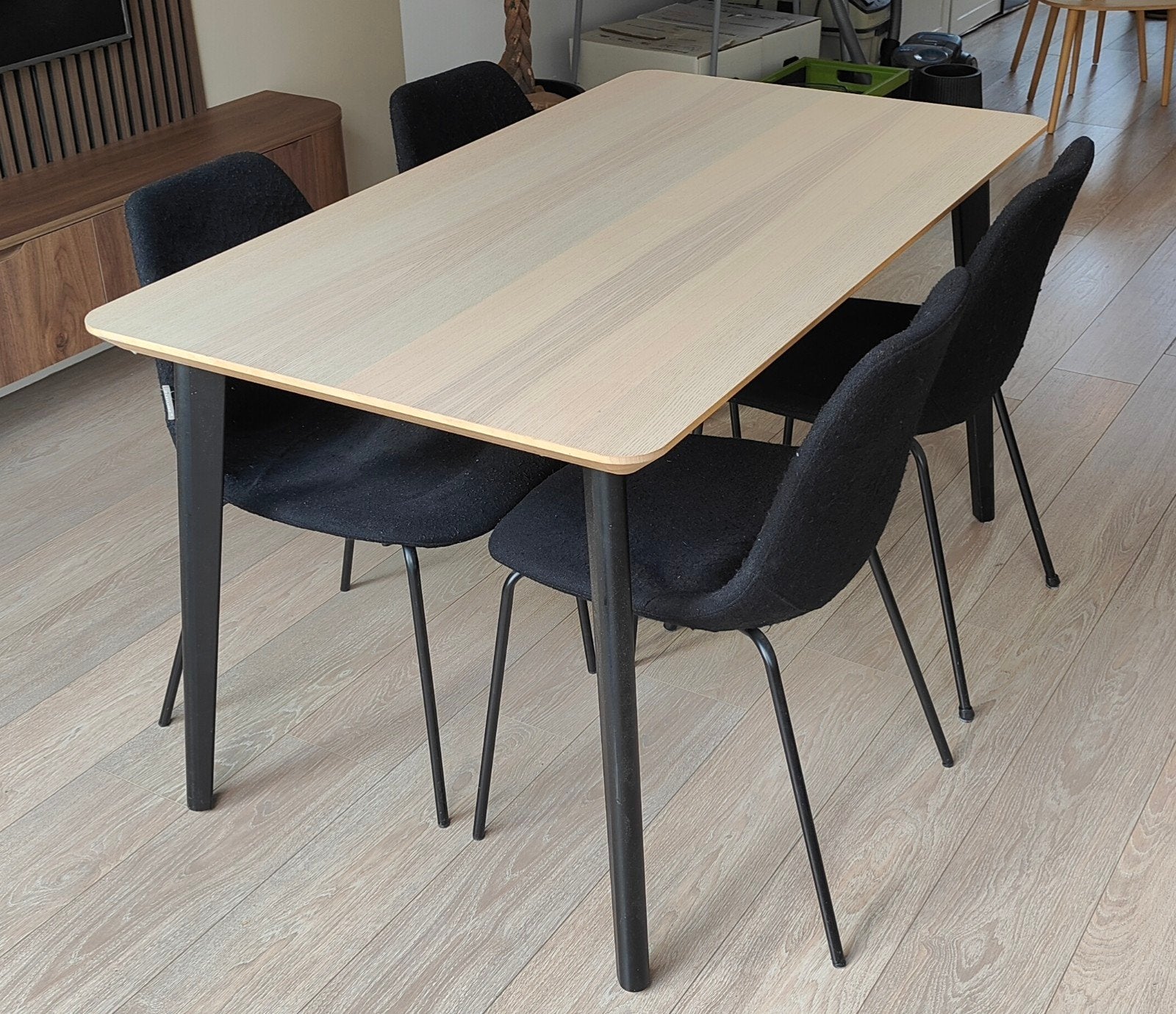 japandi eettafel 140 x 78 tafel licht eiken zwarte poten, 100 tot 150 cm, Japandi Scandinavisch, Zo goed als nieuw, Vier personen