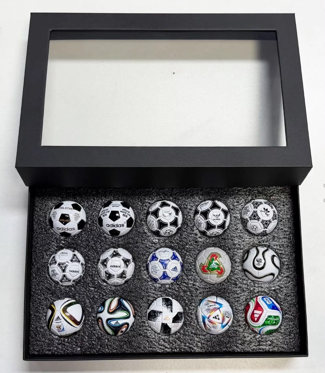 WK Mini Voetballen Set - FIFA Wereldkampioenschap, Verzamelen, Sportartikelen en Voetbal, Ophalen of Verzenden, Nieuw, Overige sporten