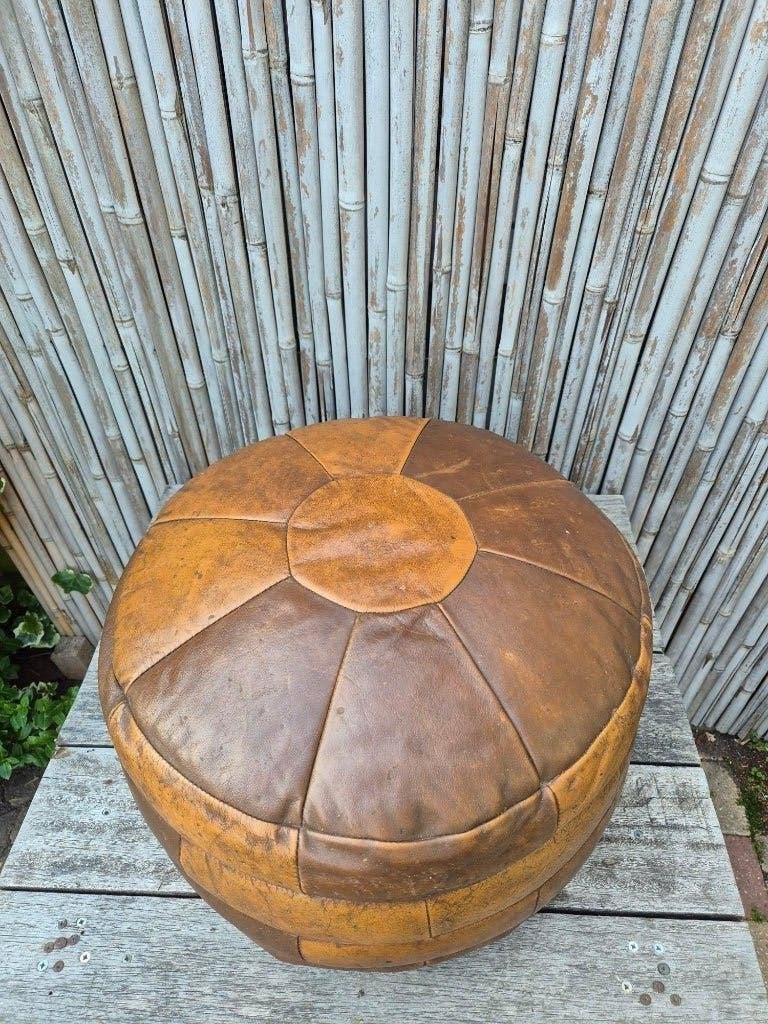 Vintage - Poef - Voetenbankje - Bruin -Leder - Patchwork, Minder dan 50 cm, Gebruikt, Rond, Ophalen of Verzenden