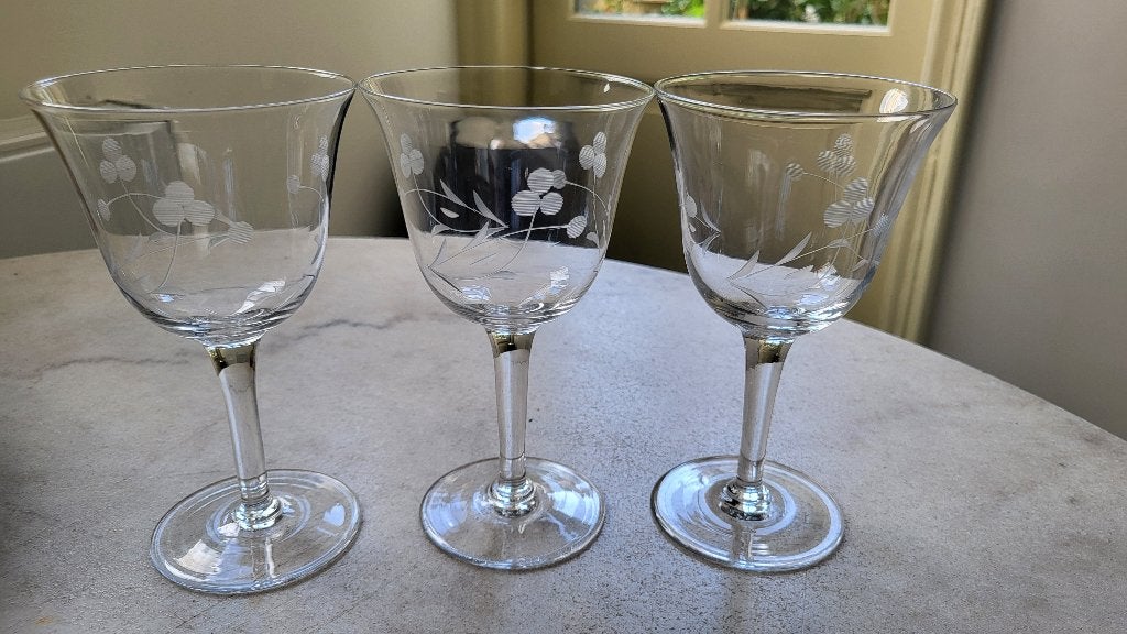 Gegraveerde glazen 3 stuks met 3, Antiek en Kunst, Antiek | Glas en Kristal, Ophalen