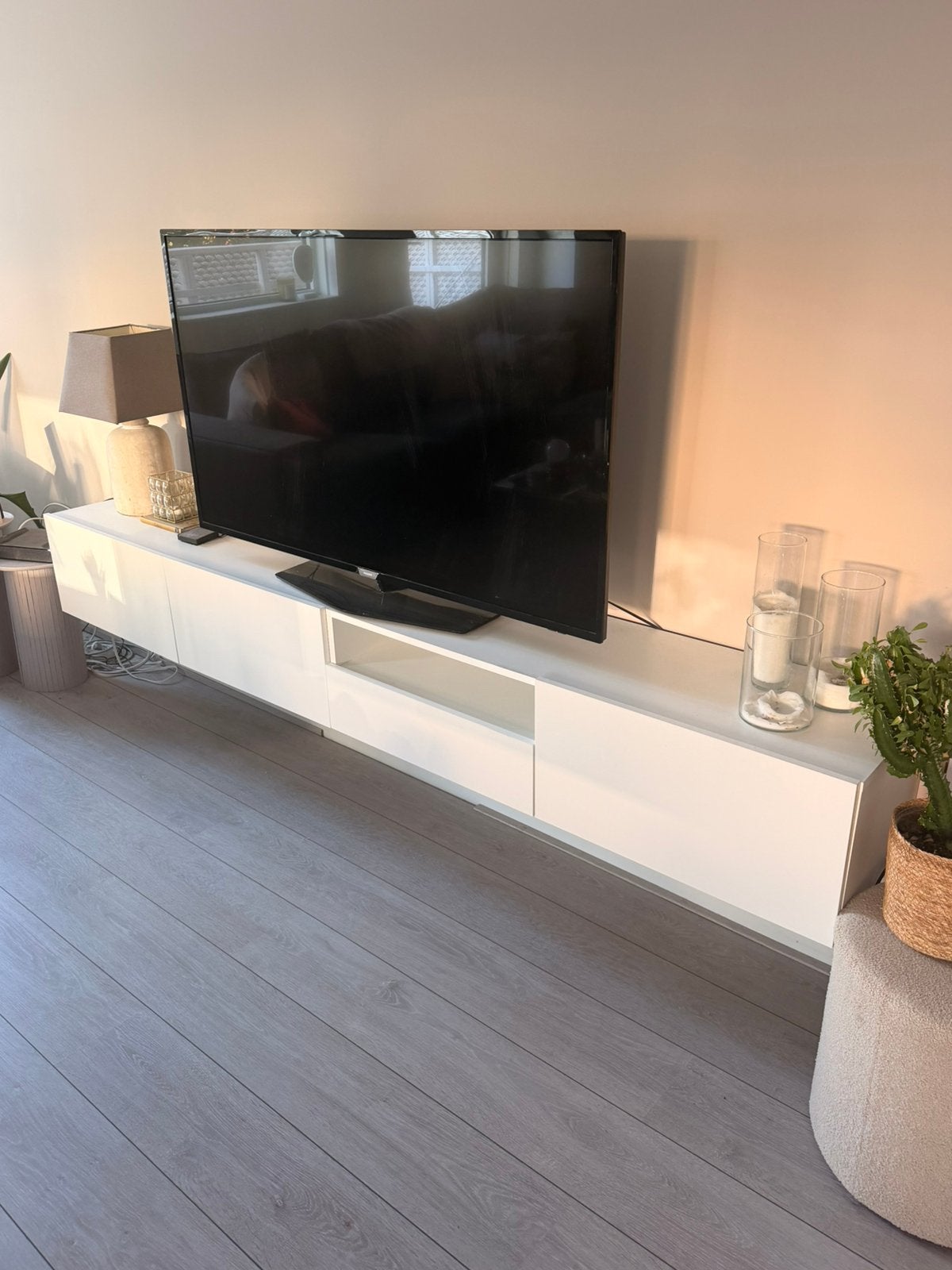 Zwevend TV-meubel, Ophalen, Kunststof, Zo goed als nieuw, 200 cm of meer