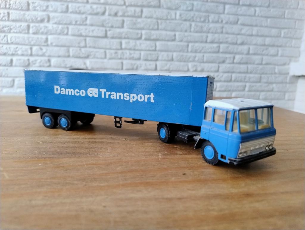 Lion Car DAF vrachtwagen met Damco Transport oplegger, Overige merken, Gebruikt, 1:50 of kleiner, Ophalen of Verzenden