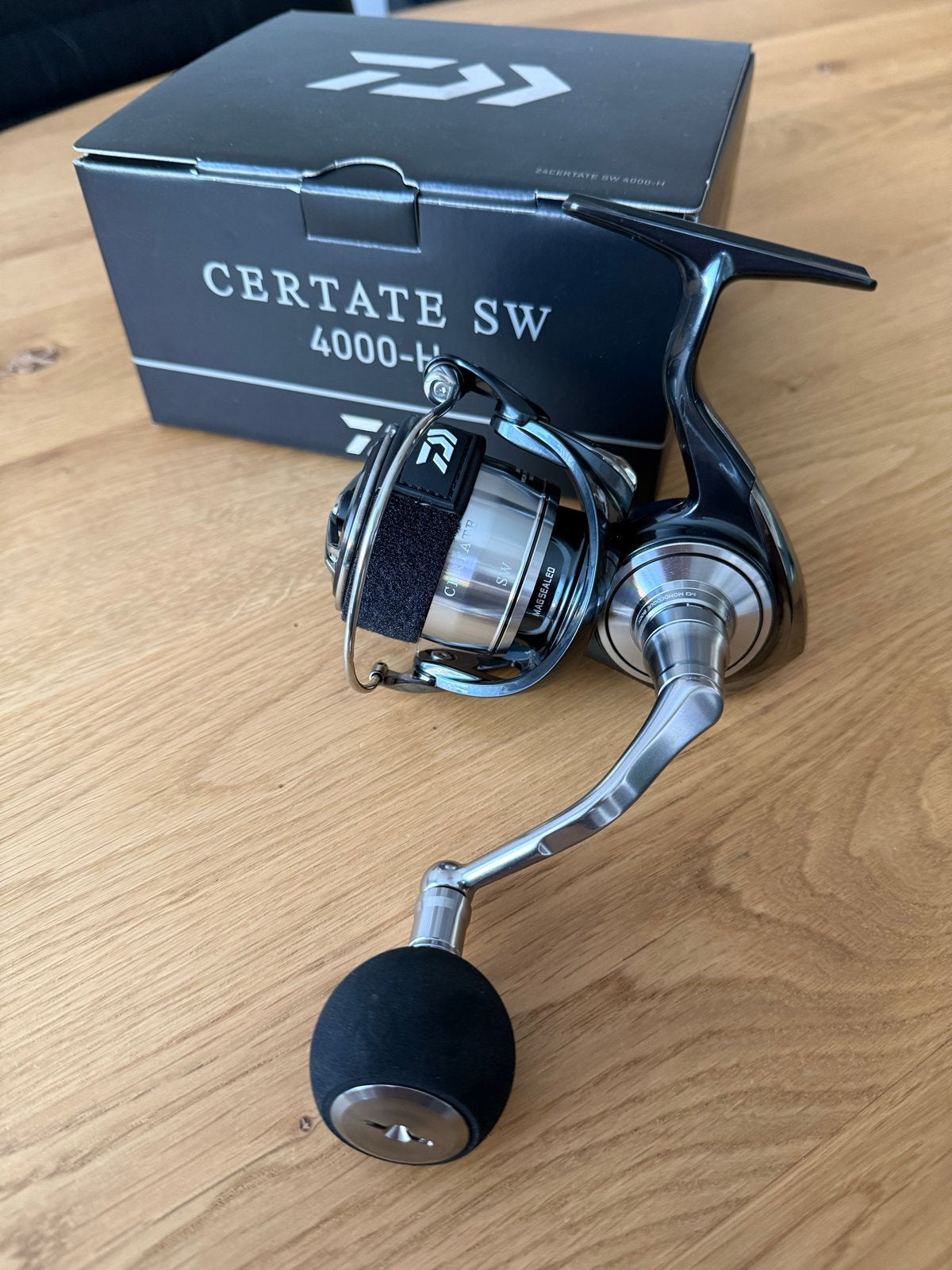 Daiwa Certate SW 4000-H Molen - Nieuw in doos, Ophalen of Verzenden, Nieuw, Molen