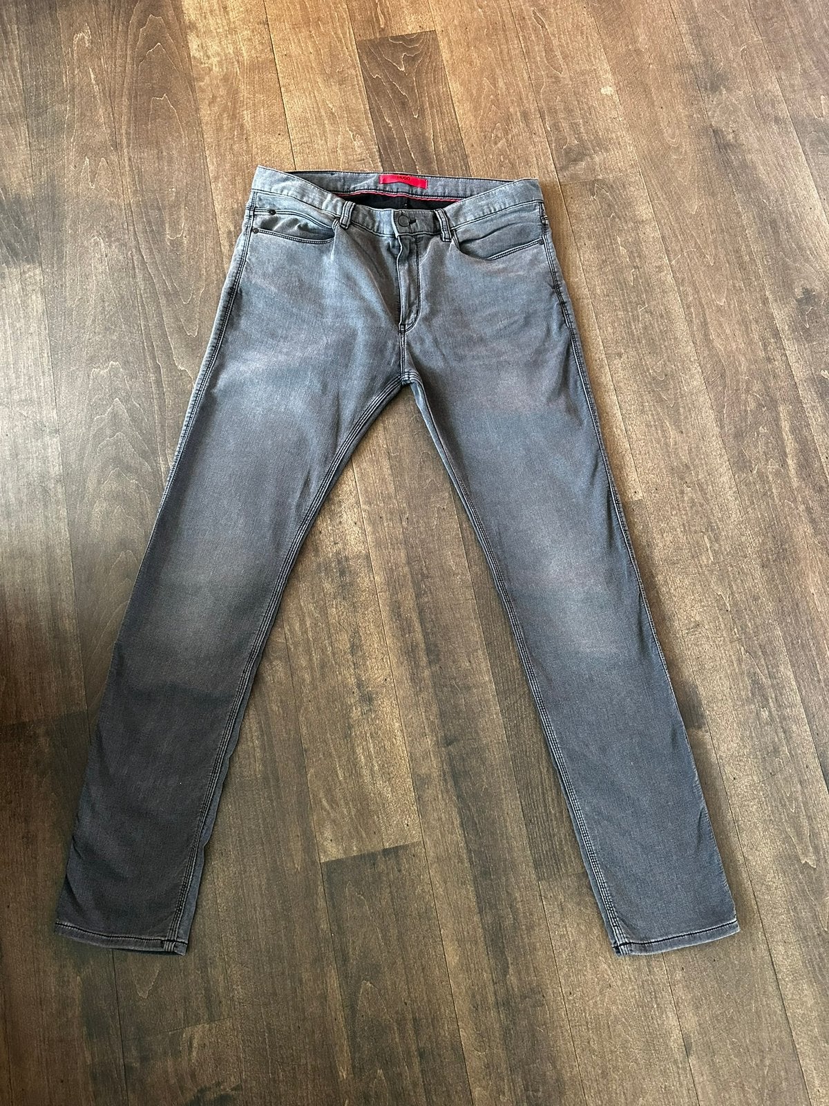 Hugo Boss spijkerbroek donkergrijs maat W33 L34 (1), Kleding | Heren, Ophalen of Verzenden, Zo goed als nieuw, Hugo Boss, W33 - W34 (confectie 48/50)