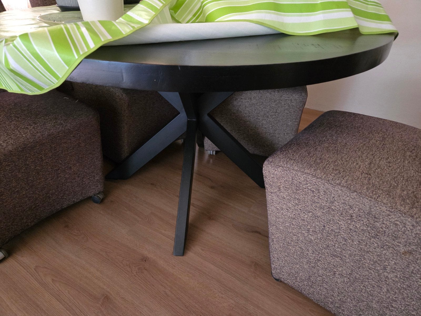 ronde eettafel, Ophalen, Rond, Zo goed als nieuw, Vier personen