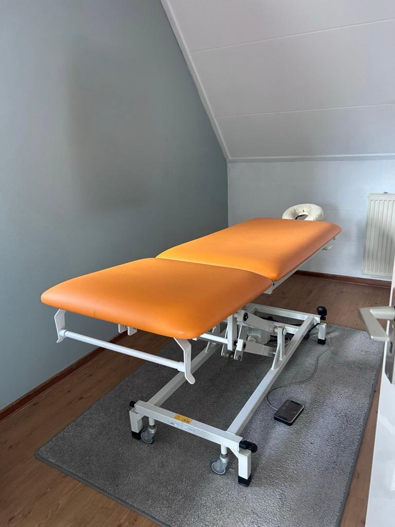 Elektrische Massage-/Behandelbank – Huntleigh Akron, Sport en Fitness, Ophalen, Massagetafel