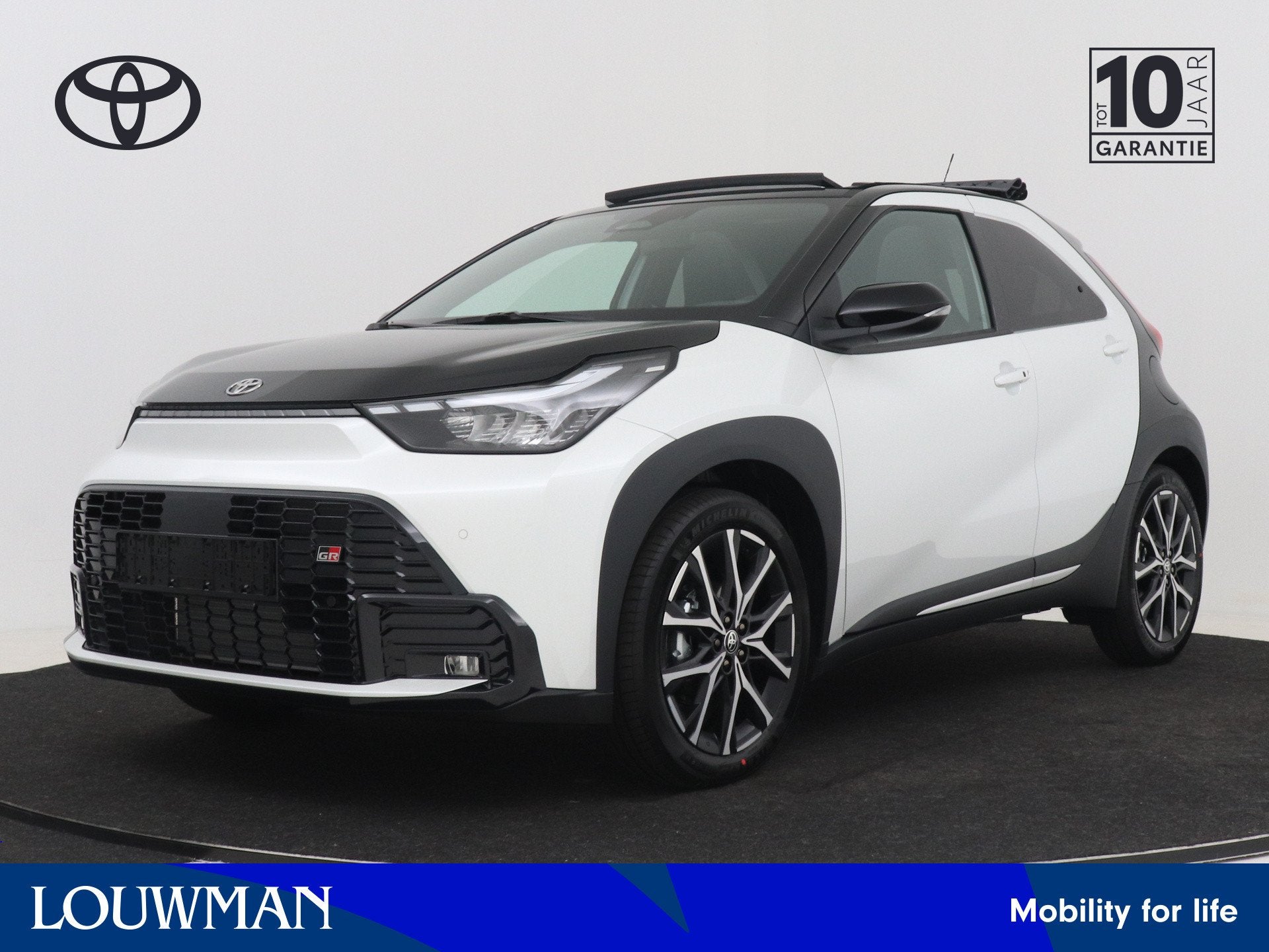 Toyota Aygo X Hybrid 115 GR Sport (bj 2026, automaat), 12 maanden, Zwart, 4 stoelen, 116 pk