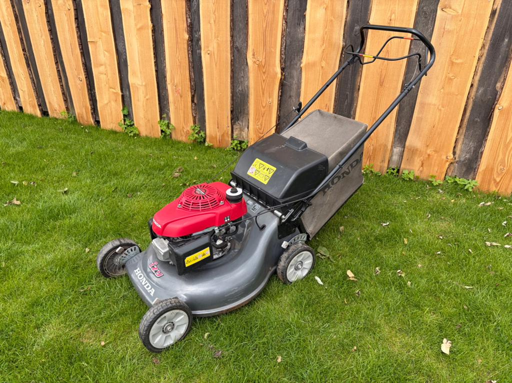 Honda Izy HRG 536C SD benzinemaaier grasmaaier, Ophalen, Zo goed als nieuw, 50 cm of meer