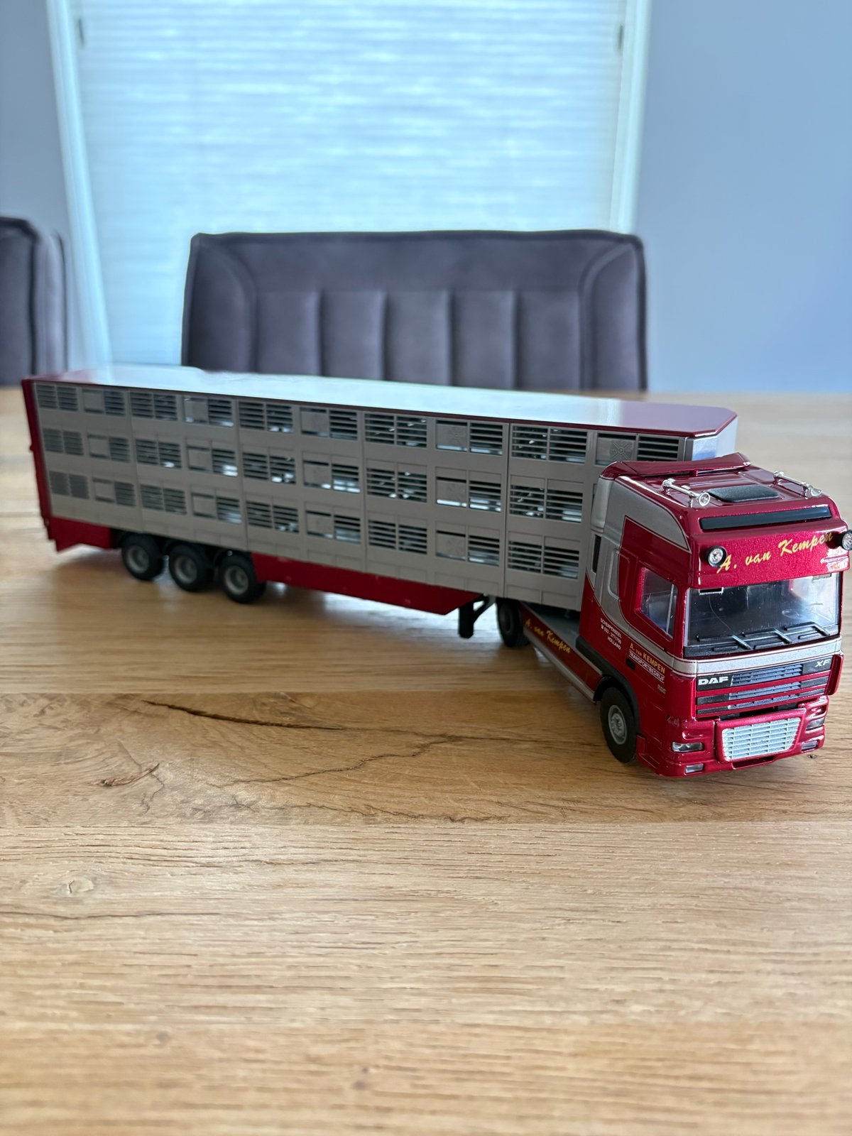 DAF XF van Kempen te Scherpenzeel met 3-assige veeoplegger, Hobby en Vrije tijd, Modelauto's | 1:50, Ophalen of Verzenden, Gebruikt