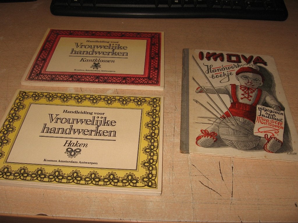 Partijtje oude handwerkboekjes.. 9x, Ophalen of Verzenden, Gelezen, Borduren en Naaien