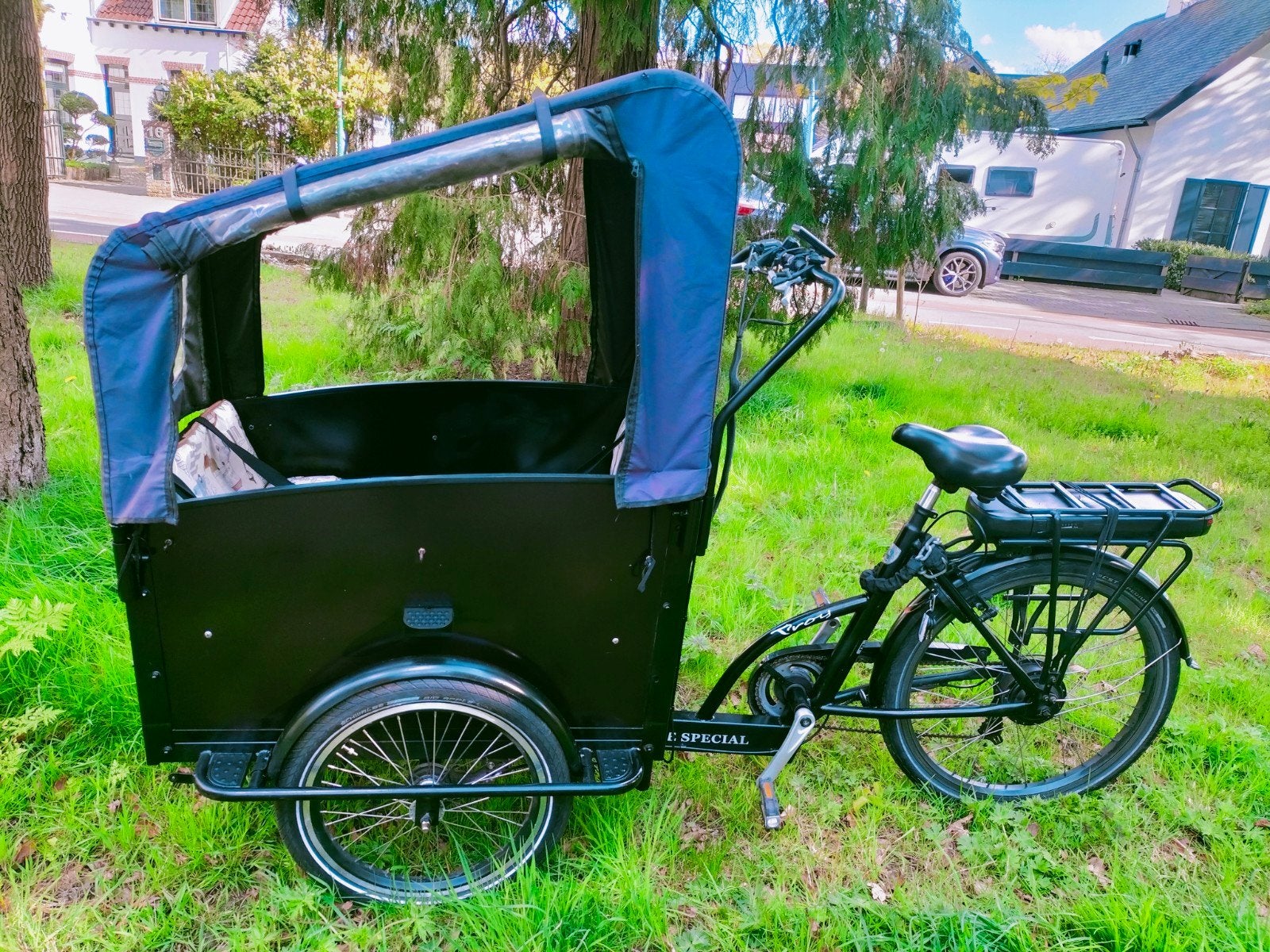 Elektrische bakfiets 4 kids,/hond-deurtje GOEDGEKEURD, Ophalen, Zo goed als nieuw, 4 kinderen of meer