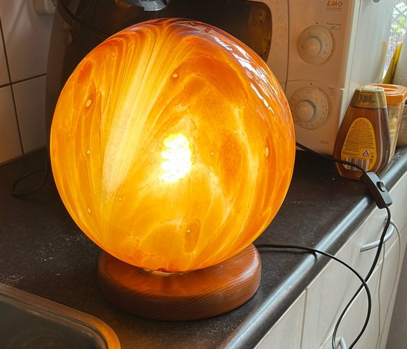 Prachtige Tafellamp met Glazen Bol, Ophalen of Verzenden, Zo goed als nieuw, Glas, Met stekker