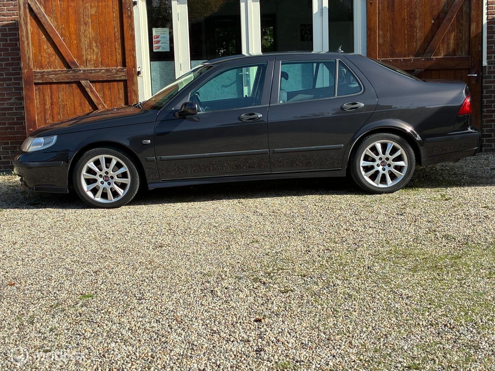 Saab 9-5 2.0t Linear Business Pack in Espresso met trekhaak, Auto's, Stof, Zwart, 4 cilinders, 150 pk