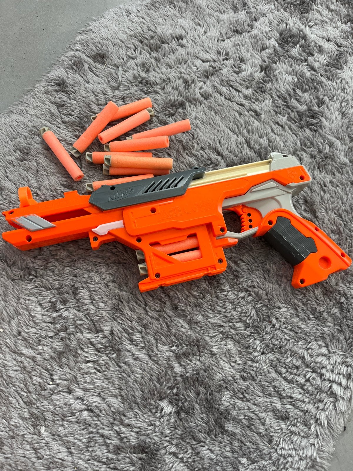 Nerf pistool met 11 kogels - Klein hoekje beschadigd, Ophalen of Verzenden, Gebruikt, Jongen of Meisje