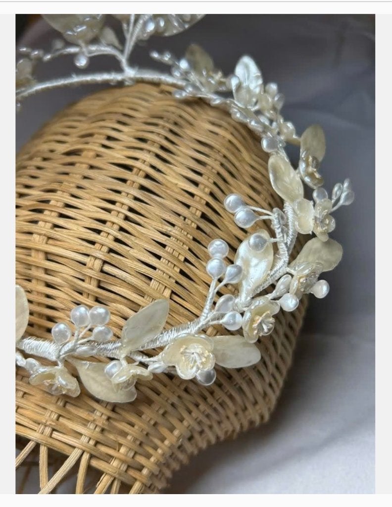 Wassen antieke bloem tiara, zeer oud maar heel mooi, Antiek en Kunst, Antiek | Kleding en Accessoires, Ophalen of Verzenden, Dames