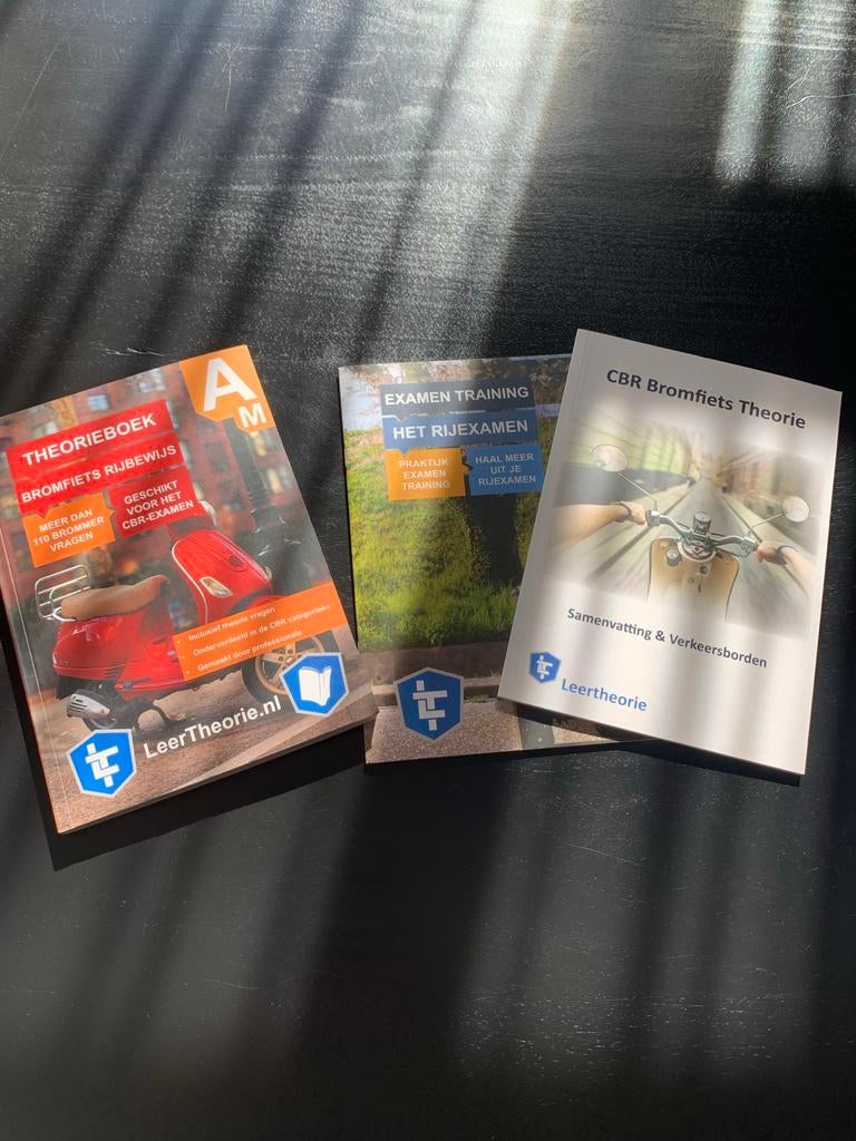 Lesboek pakket bromfiets - Theorie en Examentraining, Boeken, Studieboeken en Cursussen, Ophalen of Verzenden, Zo goed als nieuw