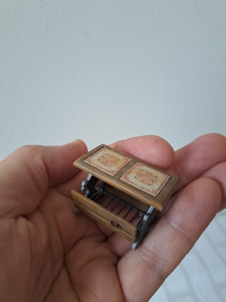 Poppenhuis Krantenbak Tafel Miniatuur 1:12 >ZIE INFO<, Ophalen of Verzenden, Nieuw, Decoratie