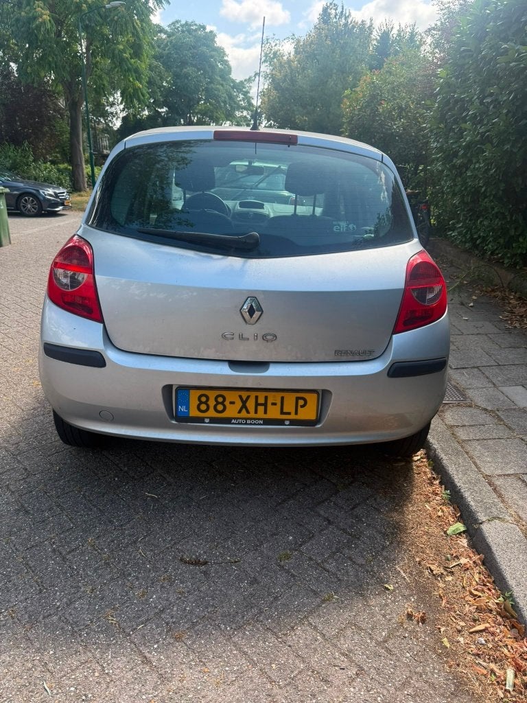 Renault Clio 1.2 16V 55KW 5-DRS E4 2007 Grijs, Auto's, Voorwielaandrijving, 74 pk, Zwart, 4 cilinders
