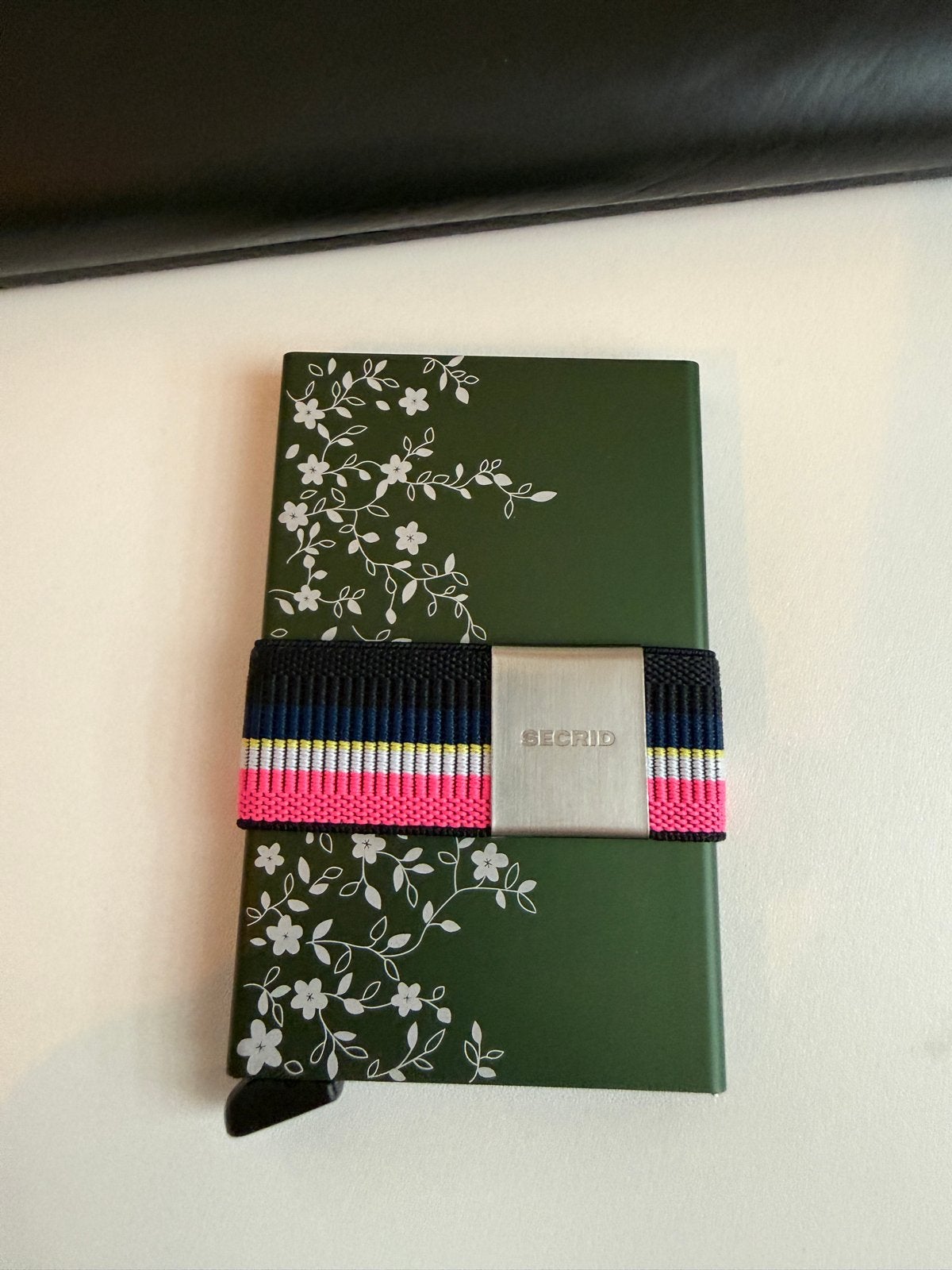 Nieuw Secrid pasjeshouder met bloemenprint, Ophalen of Verzenden, Nieuw, Groen, Overige merken