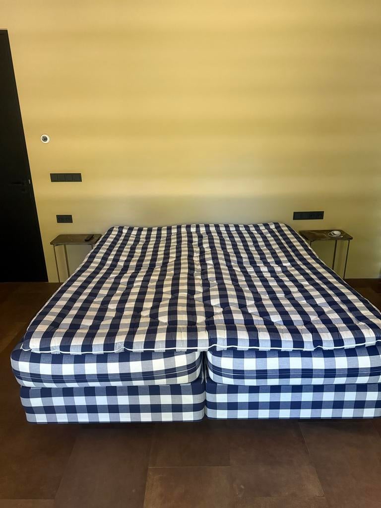 Comfortabel tweepersoons Hästens boxspring, matras en topper, Huis en Inrichting, Slaapkamer | Boxsprings, Zo goed als nieuw, 180 cm