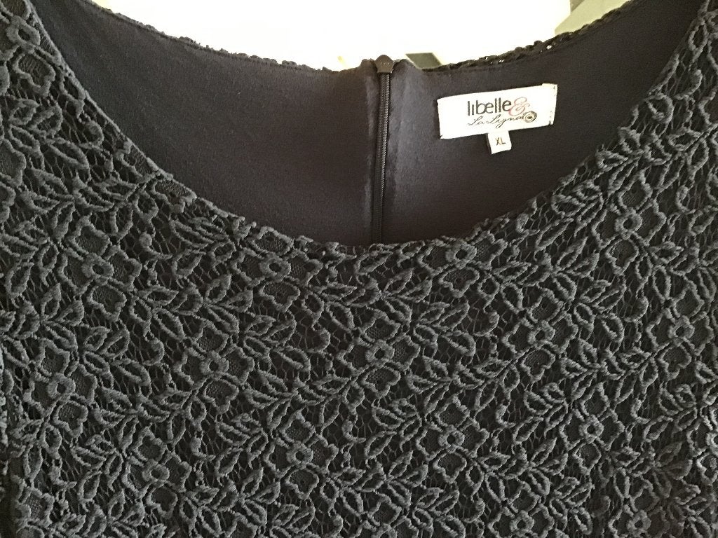 Donker blauwe kanten jurk van La Ligna maat XL, Maat 38/40 (M), Blauw, Ophalen of Verzenden, Zo goed als nieuw