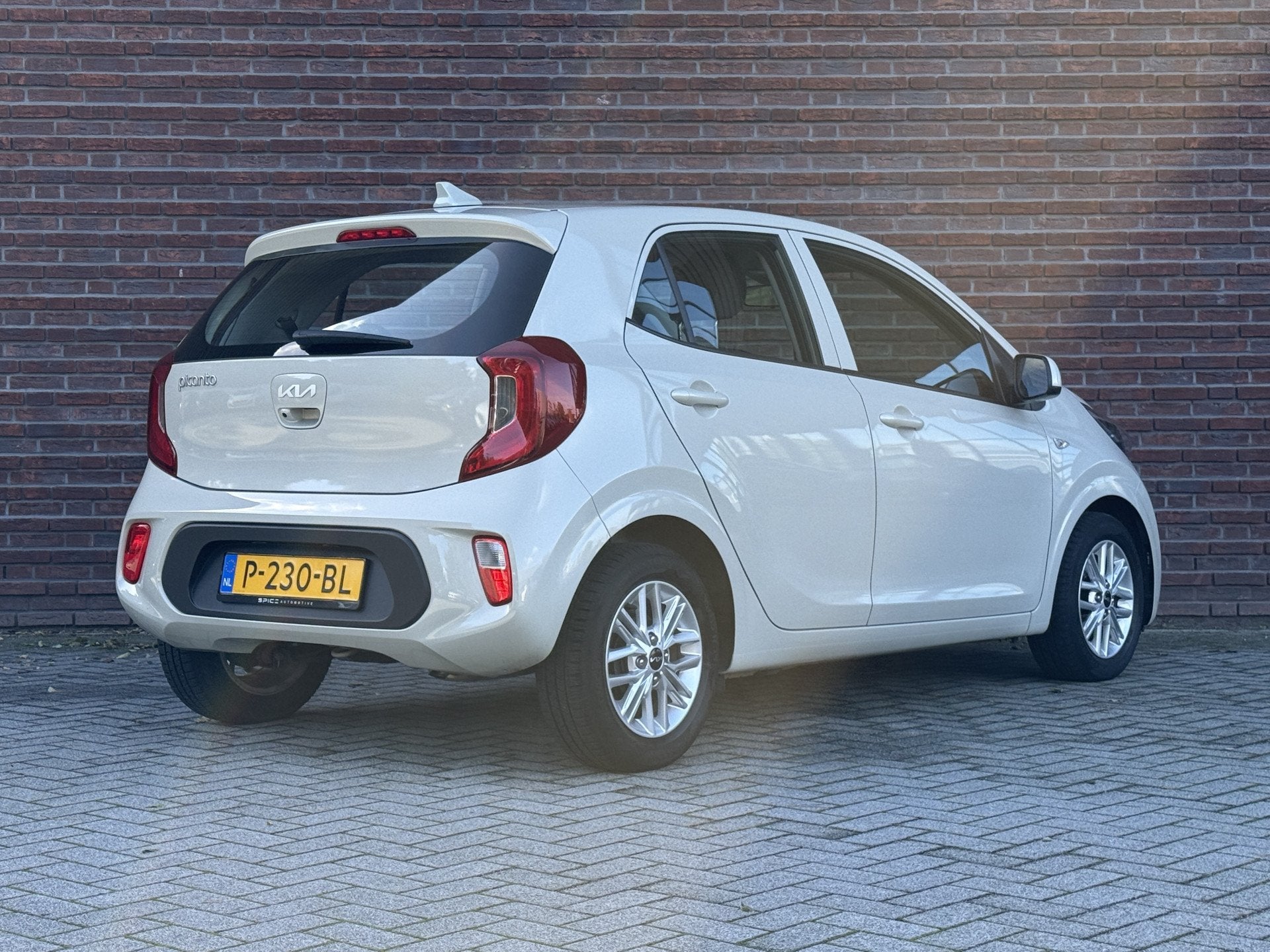Kia Picanto 1.0 DPi DynamicLine Automaat 2022 40dkm eerste e, Stof, Gebruikt, 4 stoelen, Origineel Nederlands
