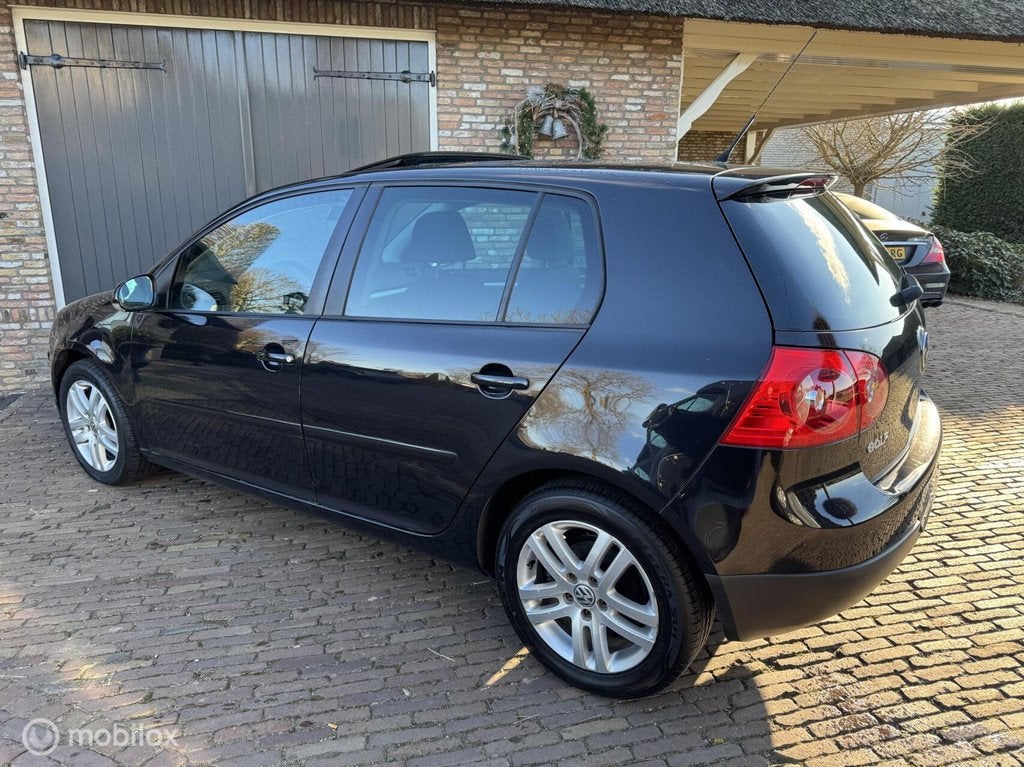 Volkswagen Golf 1.4 Tour - 5 Deurs - Dakraam, Voorwielaandrijving, Gebruikt, 4 cilinders, Zwart