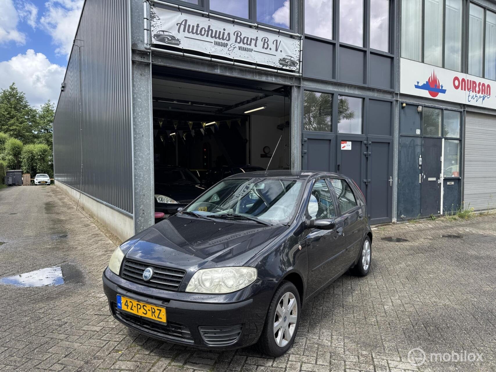 Fiat Punto 1.4-16V Dynamic Airco! APK! NAP Logisch!, Auto's, Fiat, Voorwielaandrijving, Stof, Zwart, 400 kg